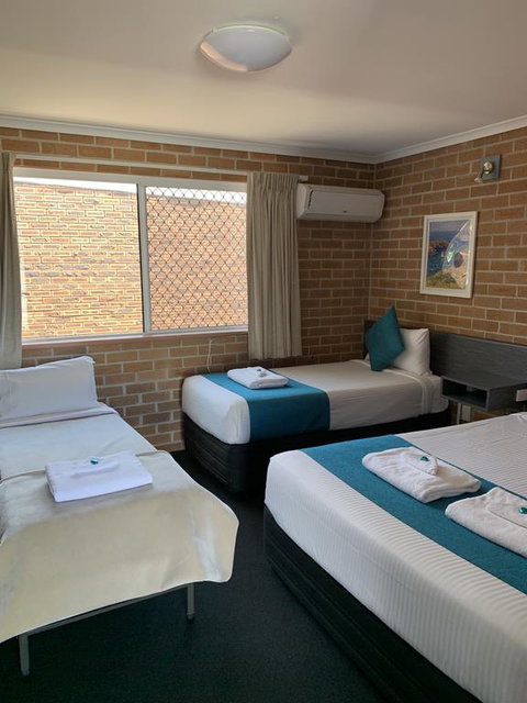 The Oaks Hotel Motel - Tourism Search 3