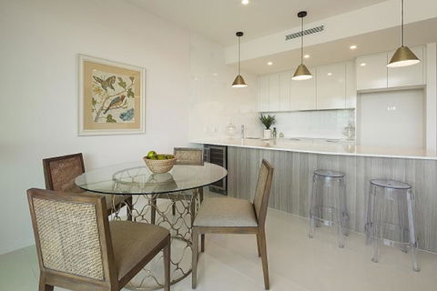 The Princess Bride - Executive 3BR Bulimba Apartment With Balcony In Central Location - Tourism Search 2