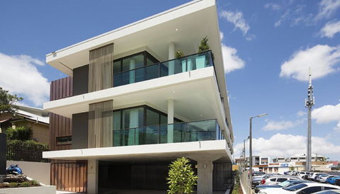 The Princess Bride - Executive 3BR Bulimba Apartment With Balcony In Central Location - Tourism Search 3