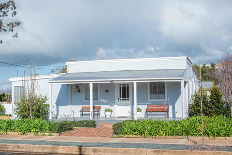 The Rested Guest 3 Bedroom Cottage West Wyalong - Tourism Search 0