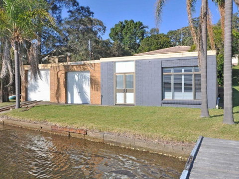 The Studio On The Lake @ Fishing Point, Lake Macquarie - Honestly Put The Line In And Catch Fish - Tourism Search 1