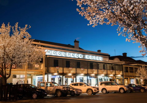 The Woolpack Hotel - Tourism Search 0