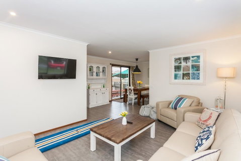 Torquay Retreats Aus- TwentyTwo Pride - Tourism Search 2