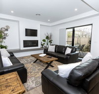 TWO TEN Sleeps 10 Luxury CBD Accommodation - Tourism Search