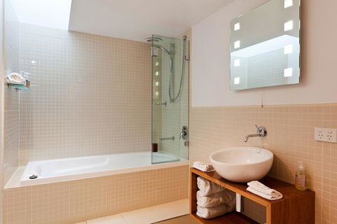 TWOFOURTWO Boutique Apartments - Tourism Search 1