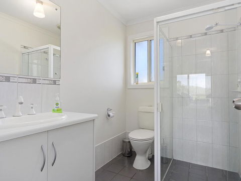 VALLEY VIEWS - 10 Valley Heights Drive - Tourism Search 0