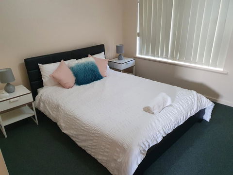 Value 2 Bed Villa Close To QEH + Airport + City + Beach - Tourism Search 0