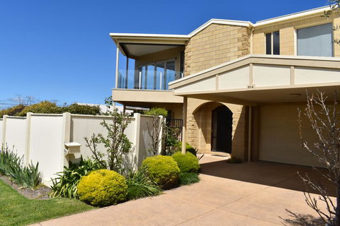 VIEWS FOREVER - INVERLOCH - Tourism Search 0