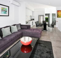Views from Red Hill - Modern and Spacious Split-Level Executive 3BR Red Hill Apartment Close to CBD - Tourism Search
