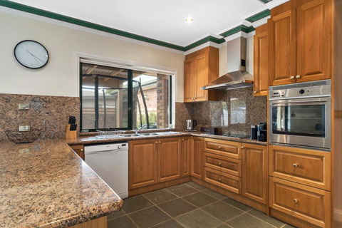 Villa Di Morcone By The Bay - Tourism Search 2