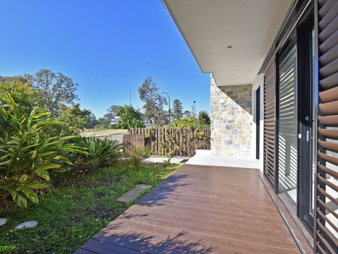 Villa Positano Waterside At Trinity Point - Tourism Search 2