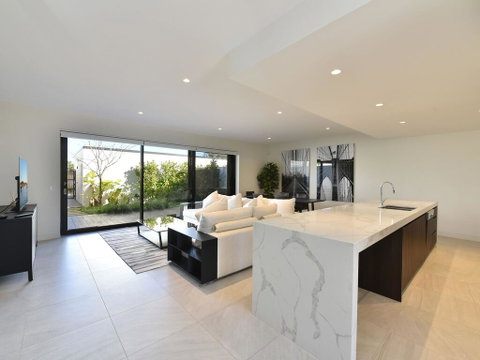 Villa Positano Waterside At Trinity Point - Tourism Search 3