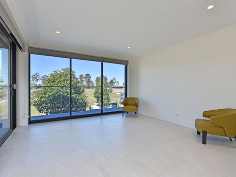 Villa Sorrento Waterside At Trinity Point - Tourism Search 3