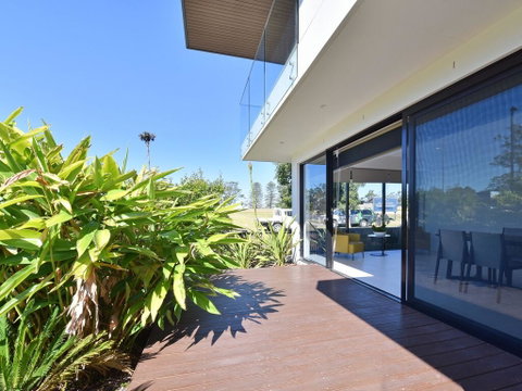 Villa Sorrento Waterside At Trinity Point - Tourism Search 2