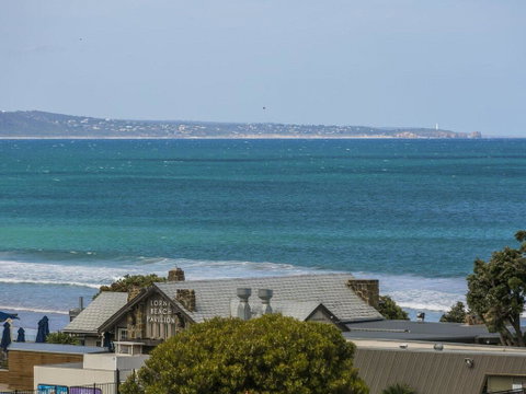 WATERFRONT THREE- In The Heart Of Lorne - Tourism Search 3