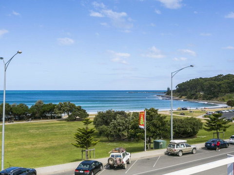 WATERFRONT THREE- In The Heart Of Lorne - Tourism Search 2