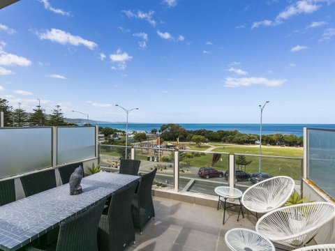 WATERFRONT THREE- In The Heart Of Lorne - Tourism Search 0