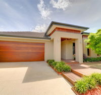 Newington Lakehouse - Tourism Search