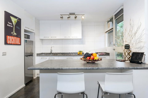 Melbourne Villa - Tourism Search 11