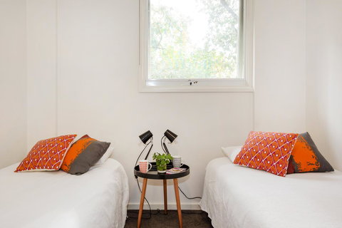 Melbourne Villa - Tourism Search 31