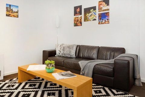 Melbourne Villa - Tourism Search 3