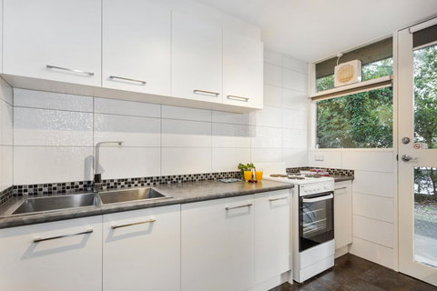 Melbourne Villa - Tourism Search 10