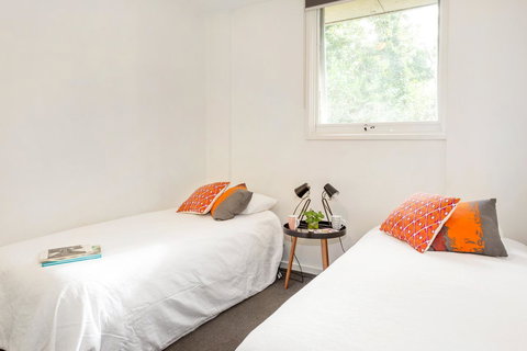 Melbourne Villa - Tourism Search 32