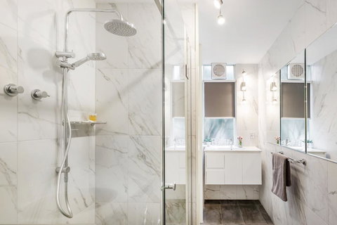 Melbourne Villa - Tourism Search 25