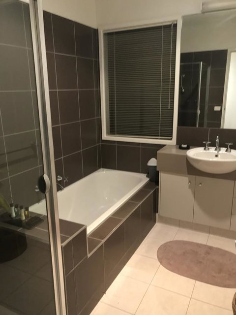 Black Lotus Townhouse - Tourism Search 10