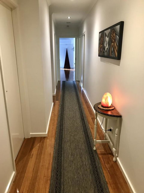 Black Lotus Townhouse - Tourism Search 9