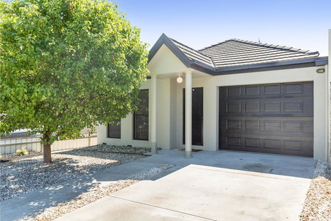 Black Lotus Townhouse - Tourism Search 0