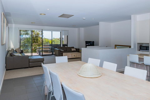 1 Sunset Place - Tourism Search 2
