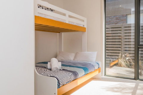 1 Sunset Place - Tourism Search 14