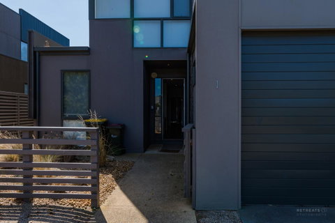 1 Sunset Place - Tourism Search 4