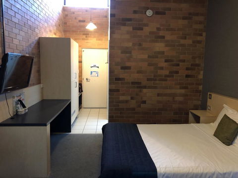 Bribie Island Hotel - Tourism Search 3