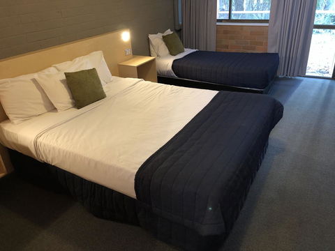 Bribie Island Hotel - Tourism Search 1