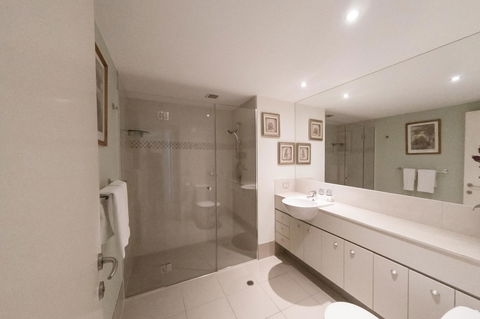 Ocean Views Resort Caloundra - Tourism Search 20