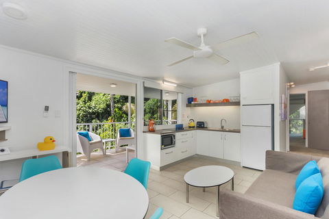 By The Sea Port Douglas - Tourism Search 8