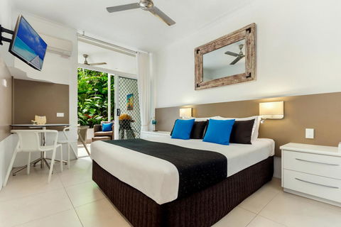 By The Sea Port Douglas - Tourism Search 11