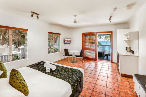 Paradise On The Beach Resort - Tourism Search 16