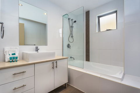 Redvue Holiday Apartments - Tourism Search 12
