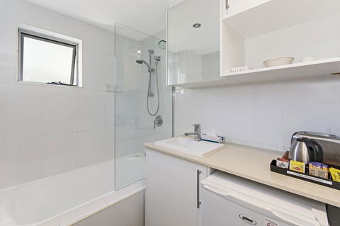 Redvue Holiday Apartments - Tourism Search 26