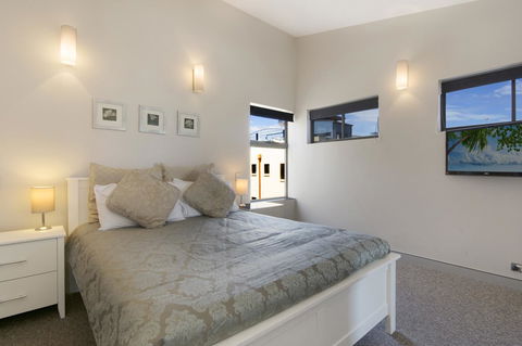 Redvue Holiday Apartments - Tourism Search 32