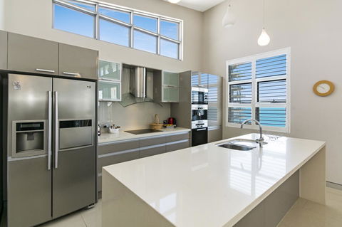 Redvue Holiday Apartments - Tourism Search 19
