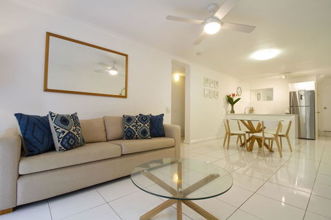 The White House Port Douglas - Tourism Search 2