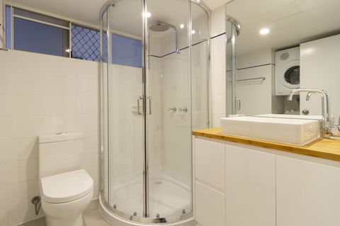 The White House Port Douglas - Tourism Search 4