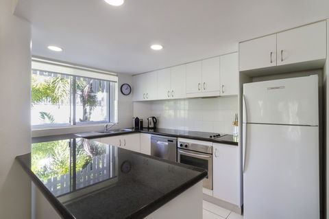 The White House Port Douglas - Tourism Search 38