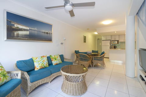 The White House Port Douglas - Tourism Search 24