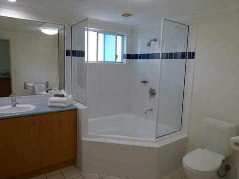 Madison Ocean Breeze Apartments - Tourism Search 34