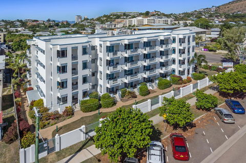 Madison Ocean Breeze Apartments - Tourism Search 1